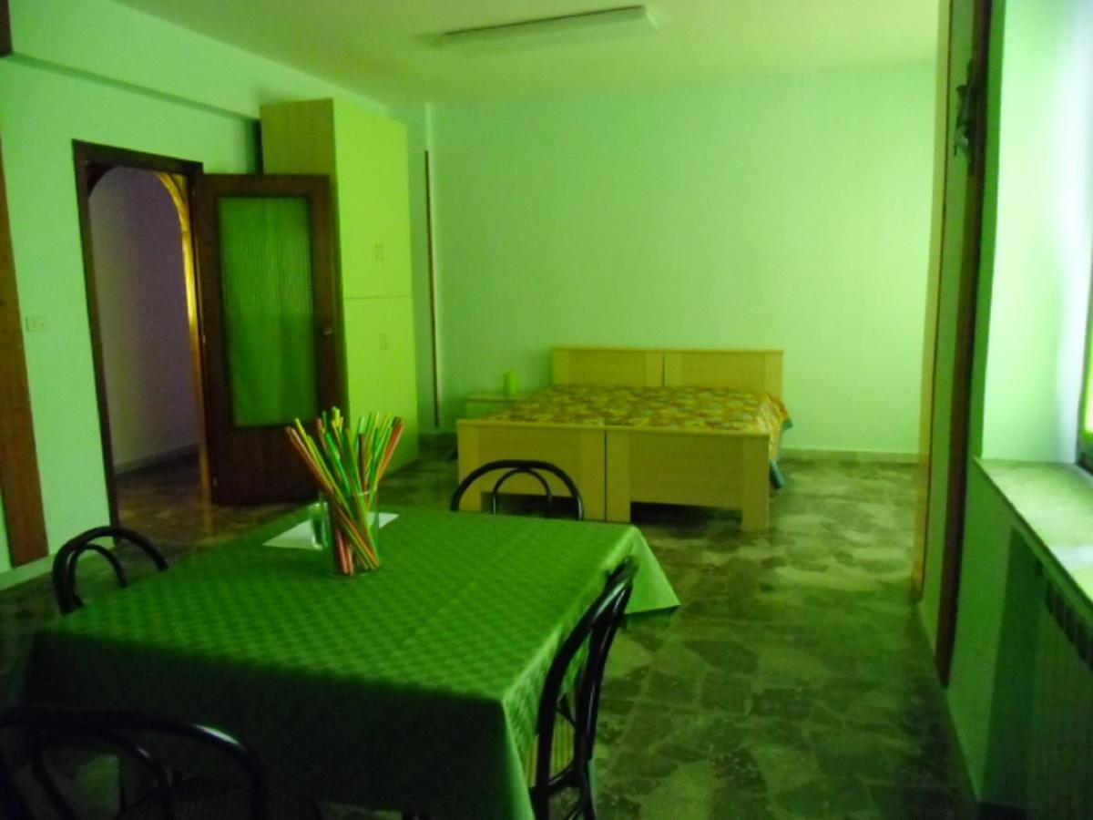 B&B Centralcity เนเปิลส์ ภายนอก รูปภาพ