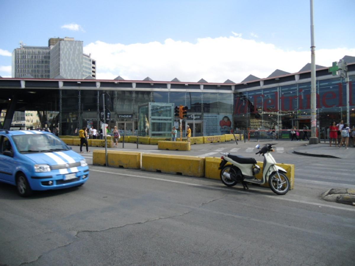 B&B Centralcity เนเปิลส์ ภายนอก รูปภาพ